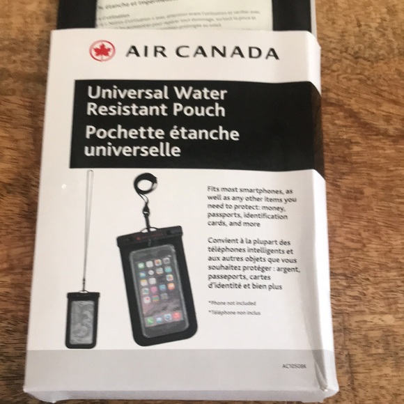 Air Canada universal water resistant pouch . - Picture 2 of 6